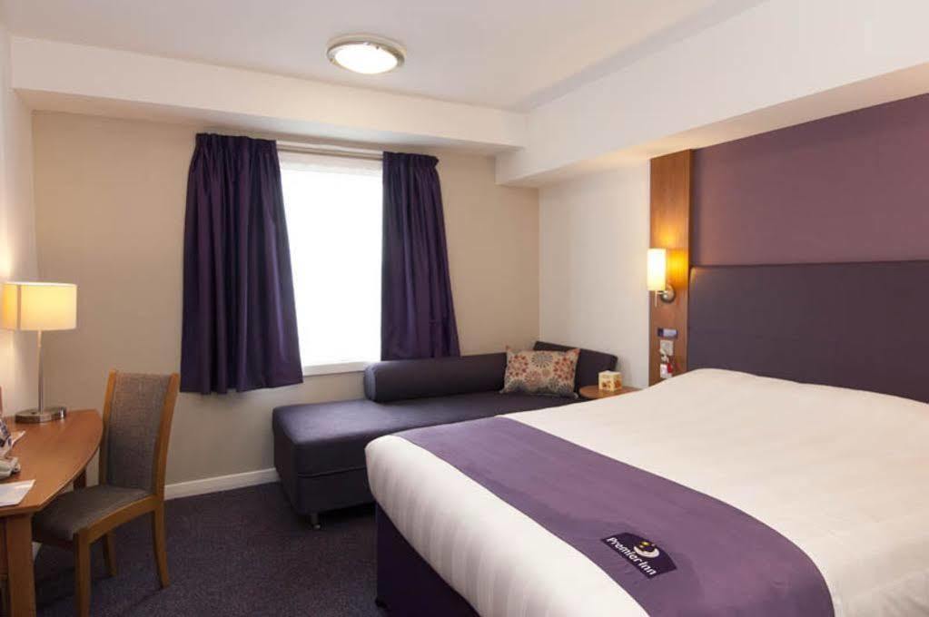 Premier Inn London City Exterior photo