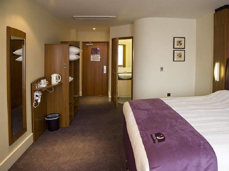 Premier Inn London City Exterior photo